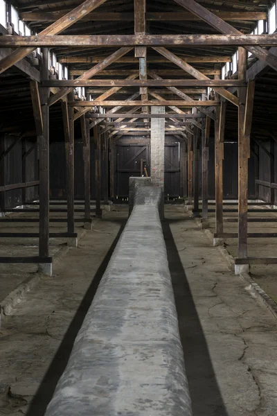 Dentro de barraca no Campo de Concentração de Auschwitz, Polônia — Fotografia de Stock