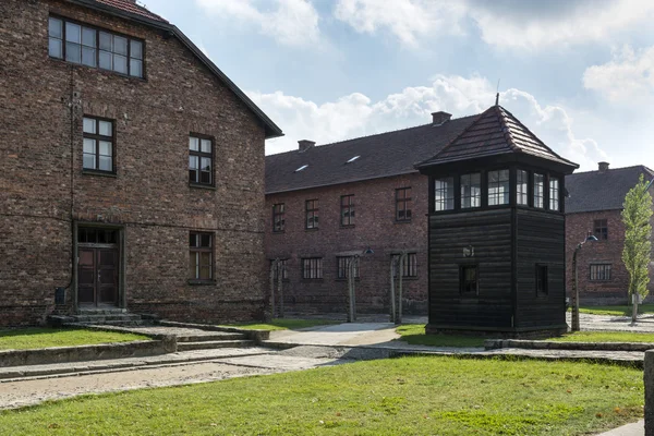 Block av hus i koncentrationslägret i Auschwitz, Polen — Stockfoto