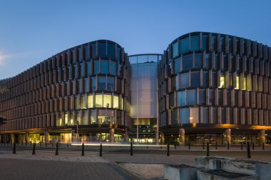 Büyükşehir - Varşova moder ofis