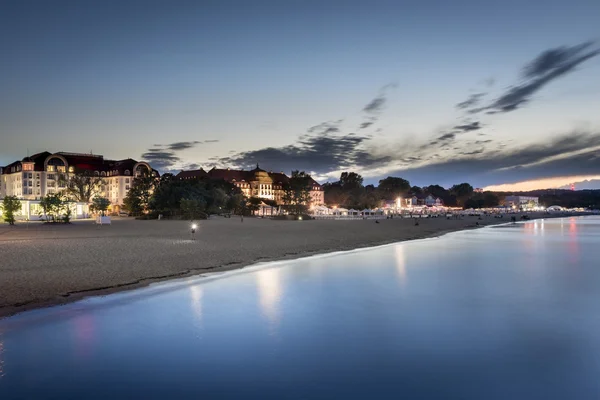 Západ slunce nad sopot pláž v Polsku — Stock fotografie