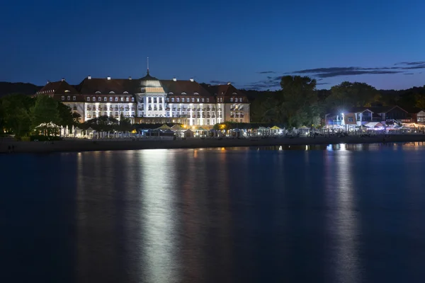 Vista nocturna de la ciudad de Sopot en Polonia — Foto de Stock