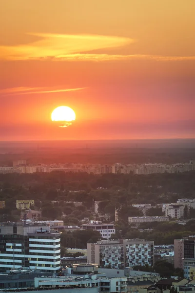 Západ slunce nad městem Varšava. — Stock fotografie