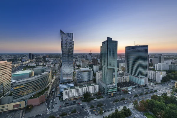 Noc panorama centrum miasta Warszawy — Zdjęcie stockowe