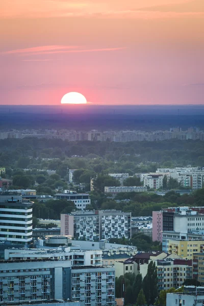 Západ slunce nad městem Varšava — Stock fotografie