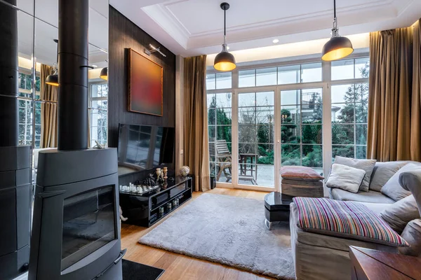 Desain Interior Ruang Tamu Domestik Bergaya Dengan Lantai Kayu Dan — Stok Foto
