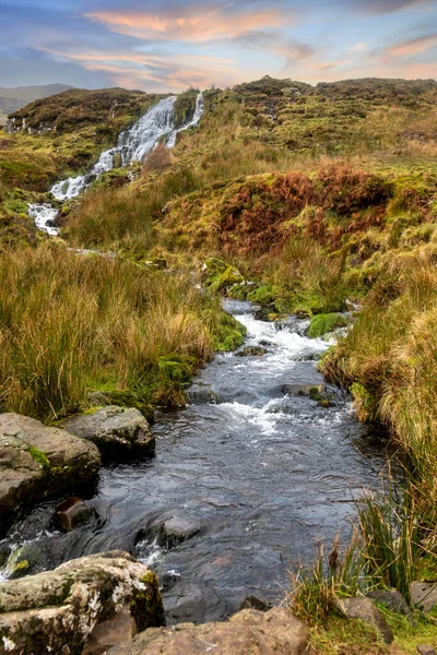 Storr 'un İhtiyar' ı. Storr İskoçya 'daki Gökyüzü Adası' ndaki Trotternish yarımadasında kayalık bir tepe.