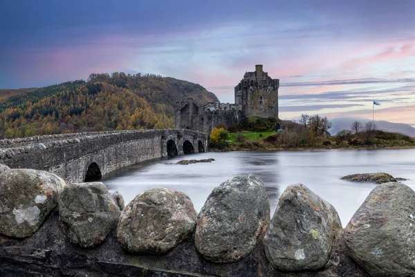 Castillo Eilean Donan Dornie Las Highlands Escocesas Durante Día Nublado —  Fotos de Stock