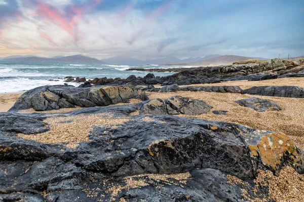 英国日落期间的苏格兰刘易斯岛和哈里斯岛景观海岸线 — 图库照片