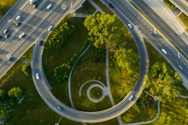 Vista Superior Drone Aéreo Junção Multinível Estrada Área Urbana Povoada — Fotografia de Stock