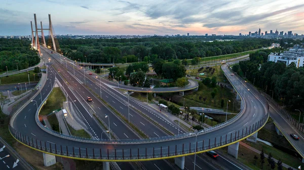 Draufsicht Einer Drohne Auf Einen Mehrstöckigen Autobahnknotenpunkt Städtischen Siedlungsgebiet Warschau — Stockfoto