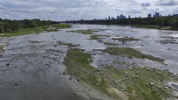 Warsaw City Panorama Vistula River Summer Time Low Water Level — ストック動画