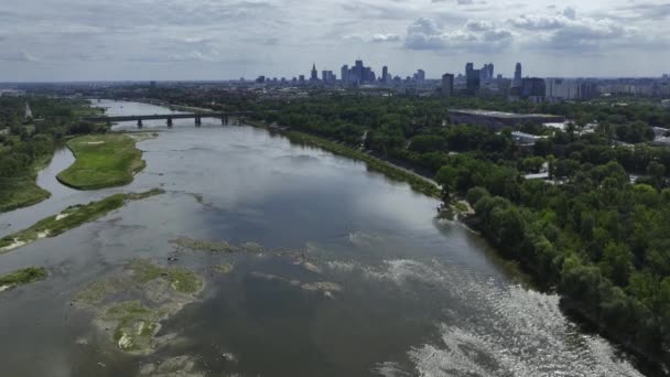 Warsaw City Panorama Vistula River Summer Time Low Water Level — Video