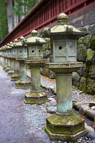 Linternas de piedra japonesas — Foto de Stock