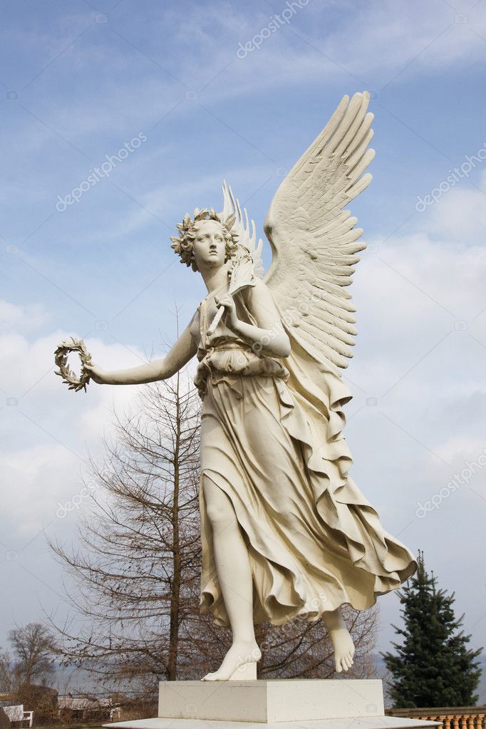 Resultado de imagem para imagem do anjo segurando a coroa