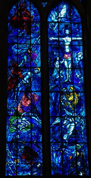Gebrandschilderd glas in de kathedraal van reims — Stock fotografie