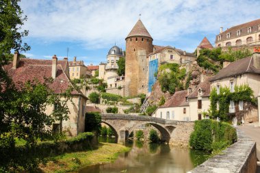 Semur-tr-auxois, Bordo