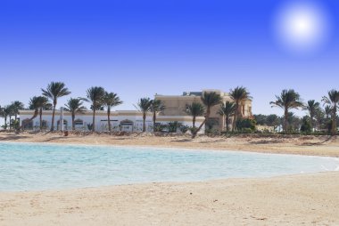 kum plajı ile deniz ve avuç içi Mısır