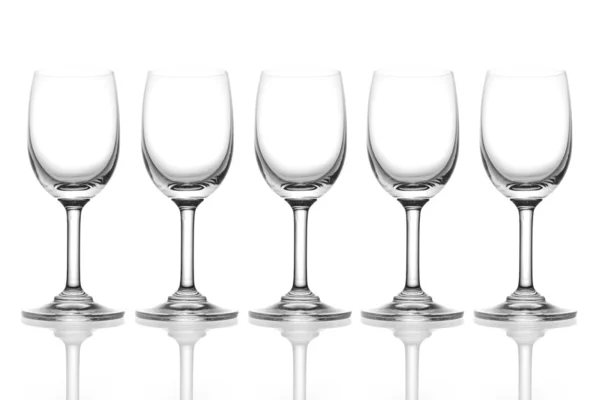 Prázdné sklenice na víno, které byly izolovány — Stock fotografie