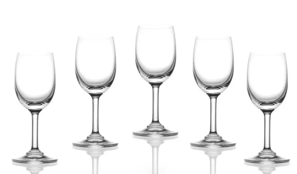Pusty kieliszek do wina na białym tle — Zdjęcie stockowe
