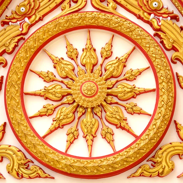 Gold thammachak Symbol des Buddhismus — Stockfoto
