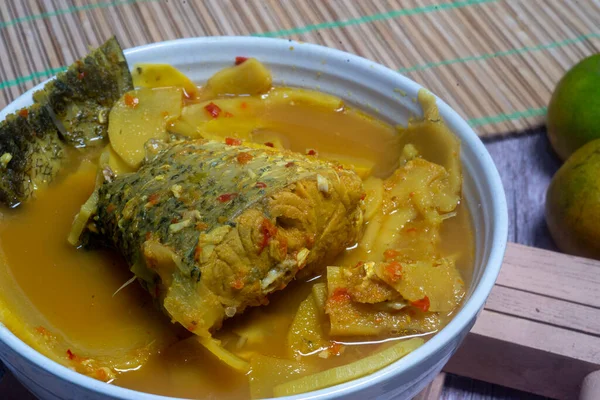 Southern Thai Gaeng Som Sour White Snapper Fish Soup Bamboo — Stock Photo, Image