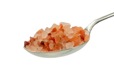Himalaya tuz gümüş kaşığı beyaz arka planda.