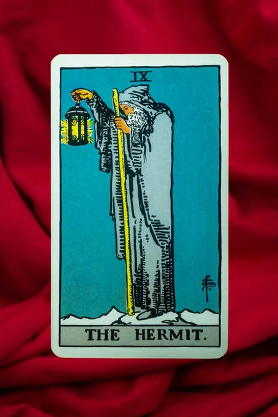 Carta Del Tarot Ermitaño Jinete Waite Cubierta Sobre Fondo Tela —  Fotos de Stock