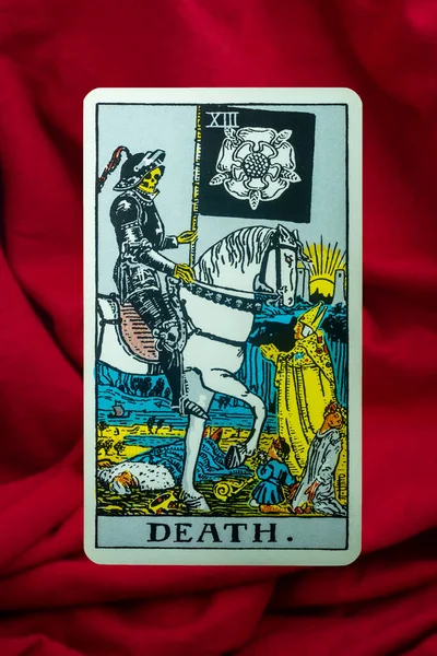 Death Tarot Card Rider Waite Pokład Czerwonym Tle Tkaniny Obraz Stockowy