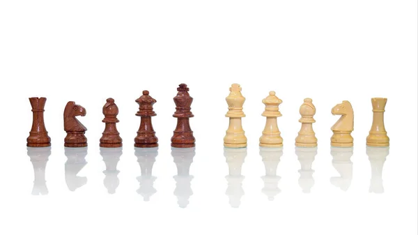 Dřevěné Šachové Figurky Izolované Bílém Pozadí Koncepce Podnikatelských Nápadů Konkurence — Stock fotografie