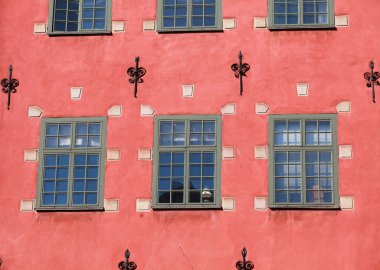 gamla stortorget yerinde kırmızı bir evde stan, stockholm