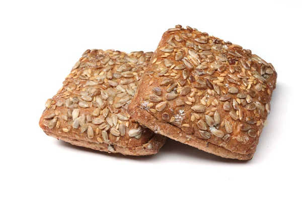 Panino di pane di segale condito con semi di girasole isolati su fondo bianco — Foto Stock