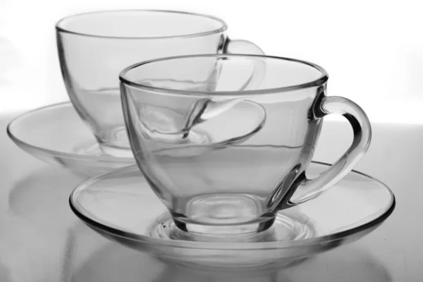 Dos tazas de té transparentes aisladas en blanco — Foto de Stock