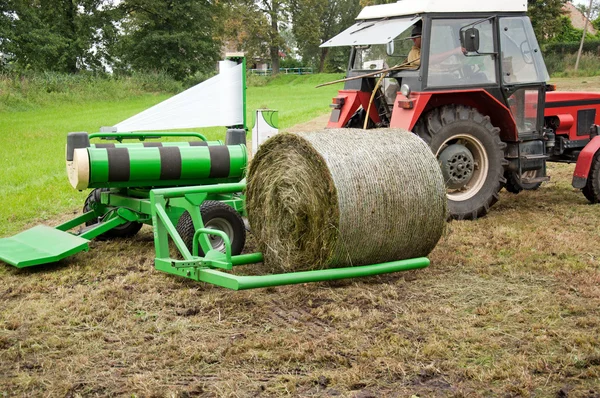 Máquina de agricultores durante o trabalho — Fotografia de Stock