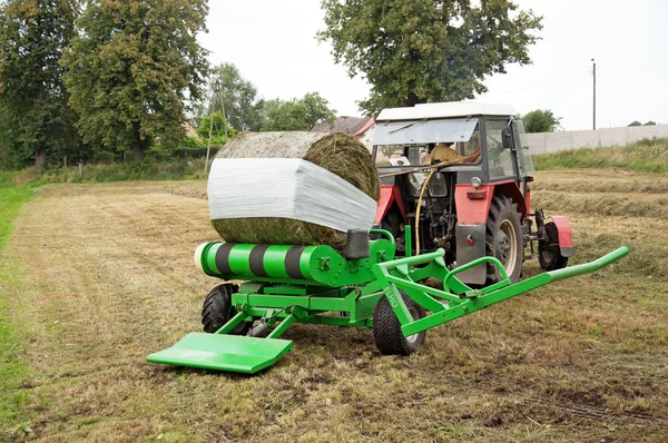 Máquina de agricultores durante o trabalho — Fotografia de Stock