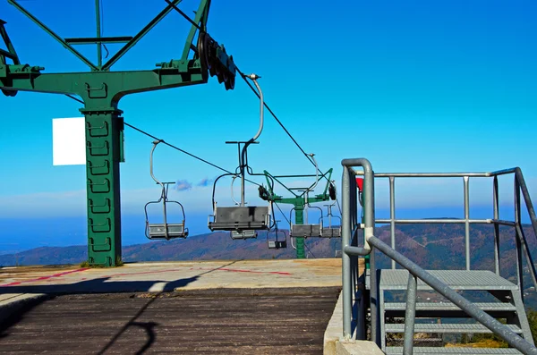 Elevador de montanha no outono — Fotografia de Stock