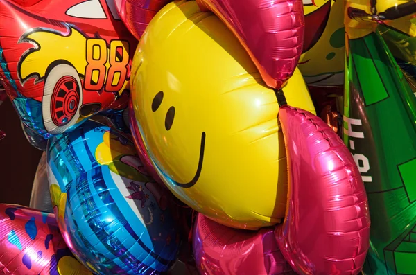 Dzieci kolorowe balony — Zdjęcie stockowe