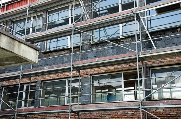 Scaffolding set during building renovation — Stock Photo, Image