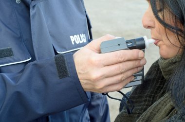 itidal bir polis tarafından incelenmesi