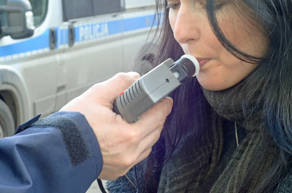 itidal bir polis tarafından incelenmesi