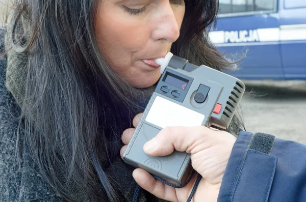 itidal bir polis tarafından incelenmesi