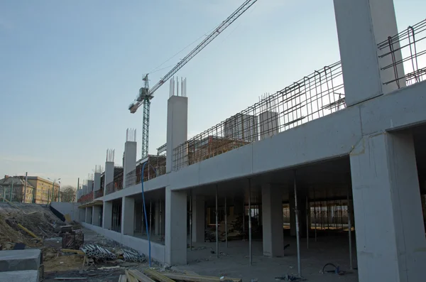 Edificio nuevo durante la construcción —  Fotos de Stock