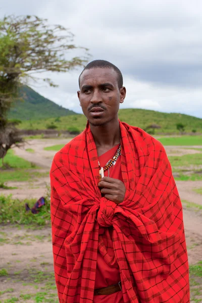 Masai mara, kenya - 28 Aralık: tanımlanamayan Afrika adam pos — Stok fotoğraf