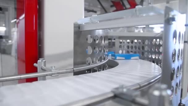 Automated plant, Conveyor line. Modern plant. Machines work. Robotic machine, products in boxes. — Stockvideo