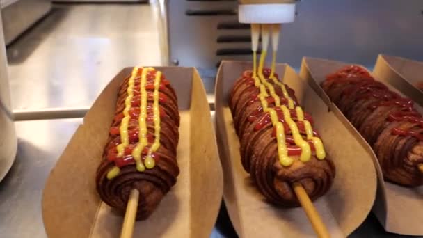 Seet food, fast food. Peparation of corn dog, sausage in the dough. Uhealthy fried foods. Sausage skewers coated. — Stock video