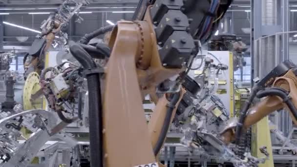 로봇 장비. 자동화 된 기계. 자동차 공장. 상업적 대량 생산. 공장 선 자동 컨베이어 벨트. — 비디오