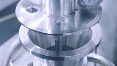 Makine basıncı. Petrol akışı için pompaları test ediyorum. Fabrika el bilgisayarı. Eczacılık. Modern Bitki.