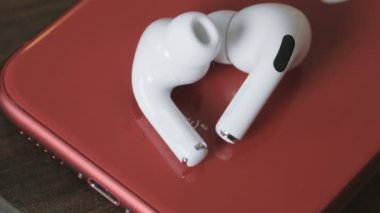 Bluetooth kulaklık. Taşınabilir cihaz. Kablosuz kulaklık..