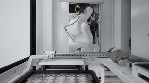 Αυτοματοποιημένη μηχανή. Ρομποτικός εξοπλισμός στο εργοστάσιο. Έξυπνη ρομποτική. Αυτοματοποίηση. — Αρχείο Βίντεο