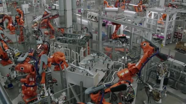 Smart robotteknik. Automatiserad maskin. Modern produktionsteknik. Robotutrustning på fabriken. Högteknologisk maskinanläggning. — Stockvideo