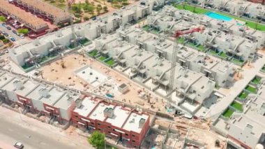 Ev binası, çok katlı modern esidential kompleksi yapım aşamasında. Beton bina manzarası, apartman inşaatı..